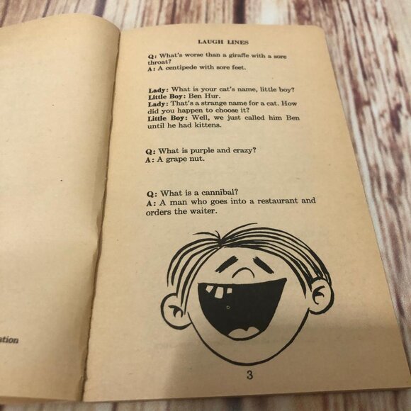 Vintage Laugh Lines Joke Book By Robert Vitarelli 1971 70's - Picture 5 of 6